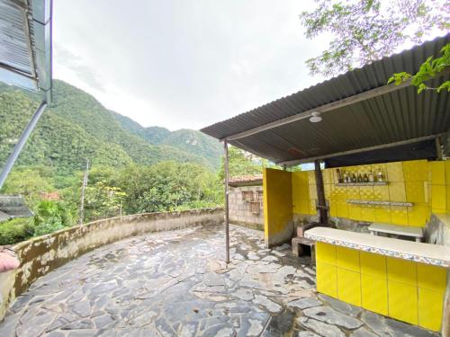 Habitación con vistas a las montañas en Garden Hostel Tingo María, en Tingo María