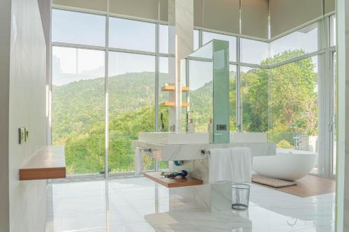 Koupelna v ubytování 360* Ultimate Penthouse Entire TOP FLOOR and RESORT with GREAT AMENITIES