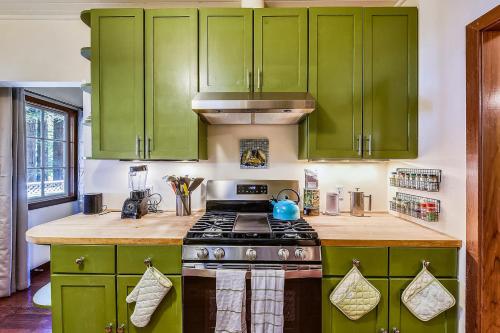 Una cocina o cocineta en Wanderwood