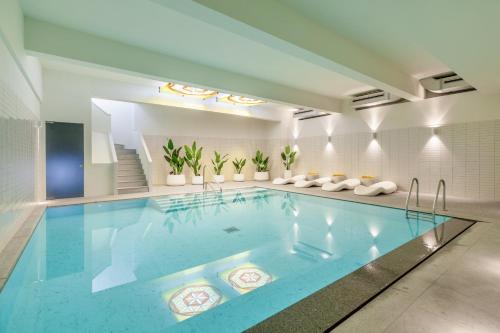 Swimmingpoolen hos eller tæt på Savvy Signature Apartments