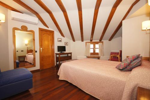 Ένα ή περισσότερα κρεβάτια σε δωμάτιο στο Hotel Aragüells