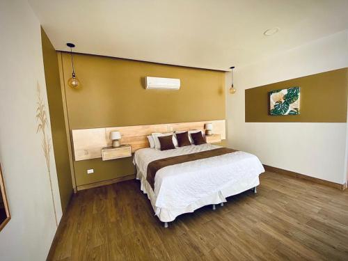 Ein Bett oder Betten in einem Zimmer der Unterkunft Hotel Cabelas