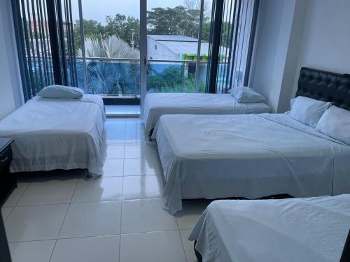 Un pat sau paturi într-o cameră la HOTEL PALMA ROJA