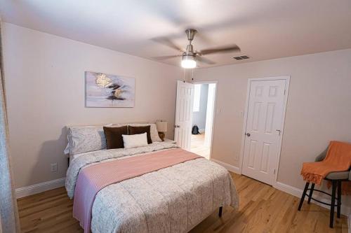 a bedroom with a bed and a ceiling fan at ※ Cul-de-Sac Haven, Stylish & Tranquil ~ King Beds in Forney