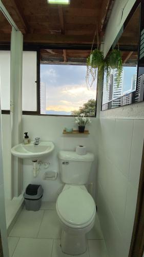 Bilik mandi di REST APARTMENT IN THE POBLADO
