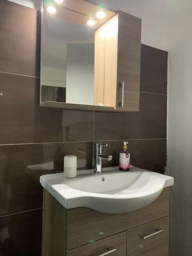Sunny 2 bedroom cozy apartment, view of Parthenon