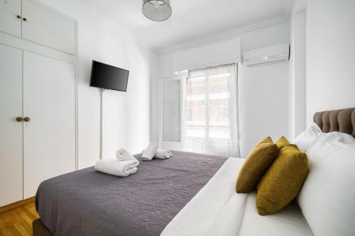 Sunny 2 bedroom cozy apartment, view of Parthenon