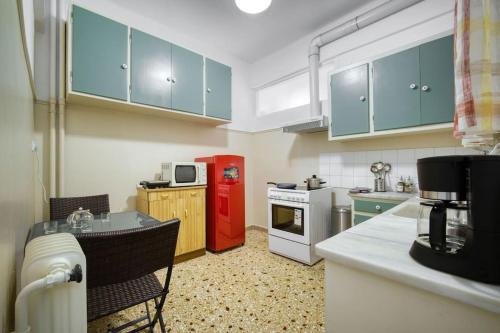 Sunny 2 bedroom cozy apartment, view of Parthenon