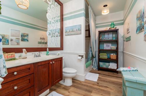 a bathroom with a toilet and a sink at Perfect Blend of Elegance and Comfort I Captivating Home For Idyllic Retreat in Marco Island