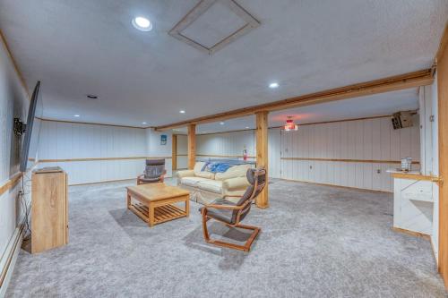 a living room with a couch and a table at The Monk's Cottage-White Mountains, Pet Friendly in Woodstock