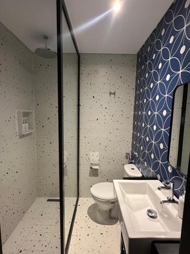 a bathroom with a toilet and a sink at Svarna Padi in Grigak