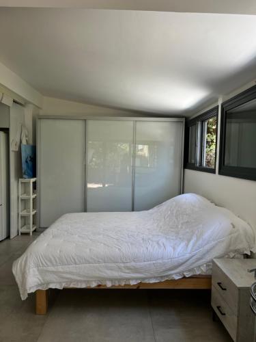 Ein Bett oder Betten in einem Zimmer der Unterkunft Saloniky Garden