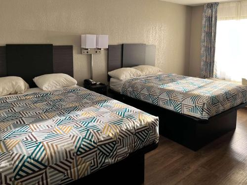 Кровать или кровати в номере Motel 6 Montgomery, AL - Eastern Blvd.