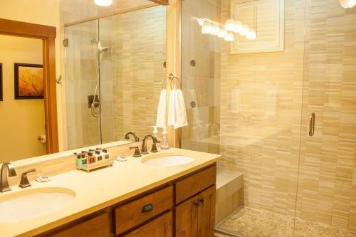 a bathroom with two sinks and a glass shower at Great Location Near Pool with Suncadia Pool Access in Cle Elum