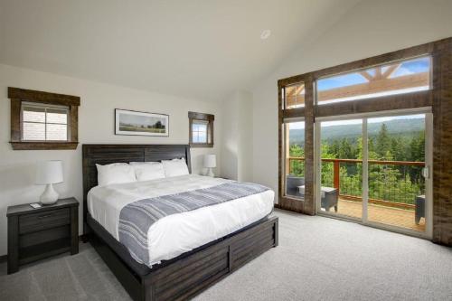 a bedroom with a large bed and a large window at Great Location Near Pool with Suncadia Pool Access in Cle Elum
