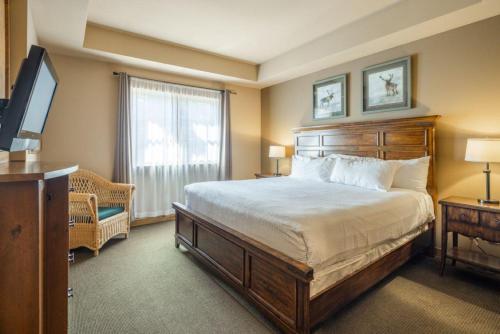 a bedroom with a large bed and a television at Suncadia Trailhead 1 Pet Friendly Condo 205 in Cle Elum