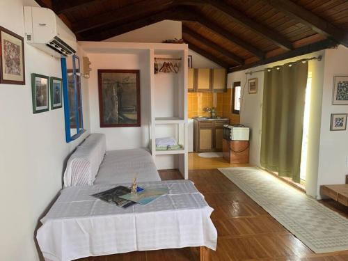 a living room with a bed and a kitchen at Holiday Home Fisherman's in Petrovac na Moru
