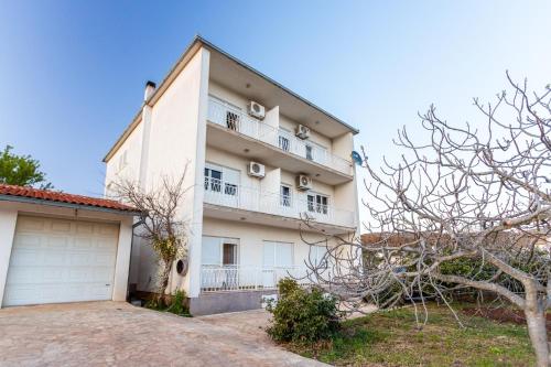 Fotografia z galérie ubytovania Apartments with a parking space Vinisce, Trogir - 1165 v destinácii Vinišće