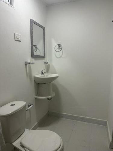 Un baño de Leonor’s Guest House