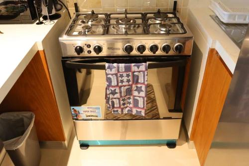 a stove in a kitchen with a towel on the oven at Al Reem Cozy 1BR Apartment - Comfortable Stay Near Reem Mall & Al Maryah Island in Abu Dhabi