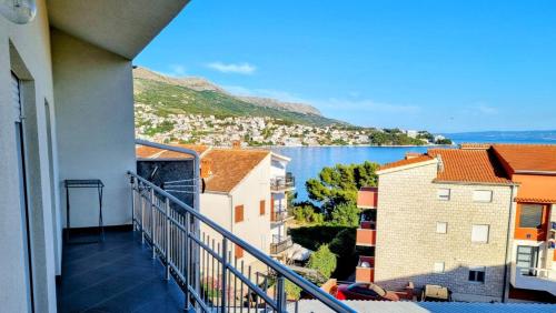 Apartments by the sea Stobrec, Split - 22838