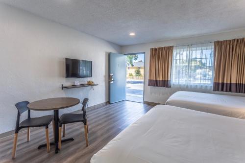 Katil atau katil-katil dalam bilik di Coastal Breeze Inn