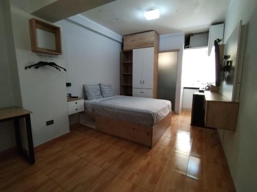 a bedroom with a bed and a wooden floor at Apartamento estándar en Lima Centro in Lima