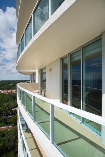 Coconut Grove Gorgeous Bay View 1 bedroom Condo Includes Parking photo 17