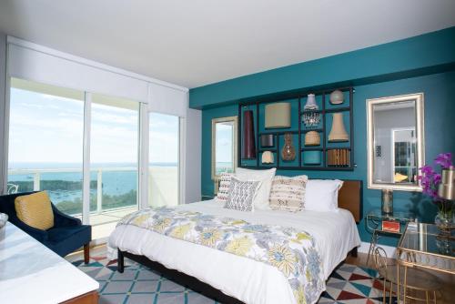 Coconut Grove Gorgeous Bay View 1 bedroom Condo Includes Parking photo 18