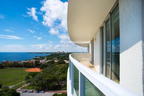 Coconut Grove Gorgeous Bay View 1 bedroom Condo Includes Parking photo 22