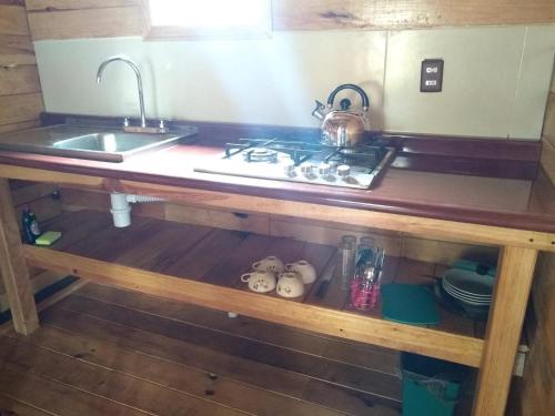 マサミトラにあるCABAÑA MINCHYのキッチン(シンク、コンロ付)