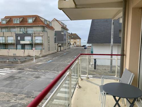 Appartement proche plage, 2 chambres, balcon, garage - FR-1-482-138