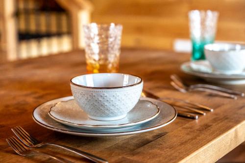 Kemudahan buat kopi dan teh di FALL IS HERE! - 10 min to Parkway - Mt View- Hot Tub-Cozy Cabin