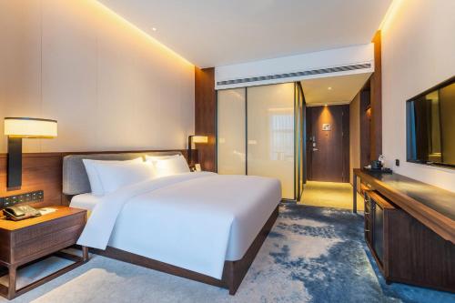 Postel nebo postele na pokoji v ubytování Jinan Ziyue Meixiu Hotel