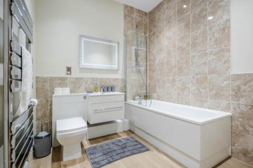 Ванная комната в Luxury Apartments 2 Bedrooms Central Maidenhead