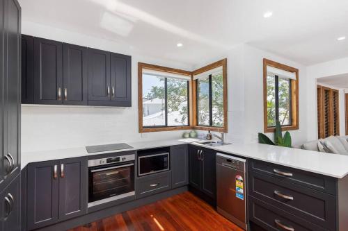 Afbeelding uit fotogalerij van Pet Friendly Tropical Escape in Sunshine Beach in Sunshine Beach