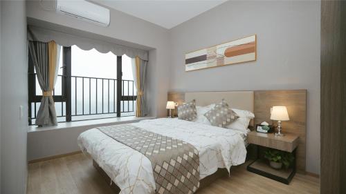 Postel nebo postele na pokoji v ubytování Serveyou International Apartment Hotel - Free Airport Pickup & Free Canton Fair shuttle & Paid City Tour
