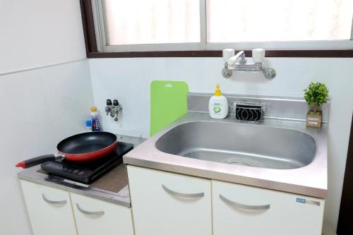a kitchen with a sink and a pan on a stove at green park heights - Vacation STAY 15684 in Musashino