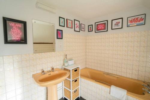 Ванная комната в Prospect Place by UK Vacations