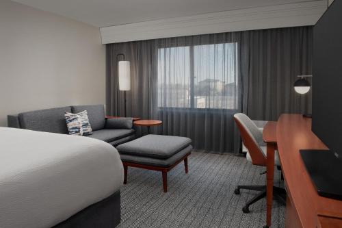 Ένα ή περισσότερα κρεβάτια σε δωμάτιο στο Courtyard by Marriott Panama City