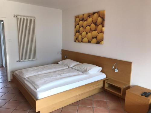 A bed or beds in a room at Apartment - Studio Arndt - Riva del Garda - 200 Meter Vom See