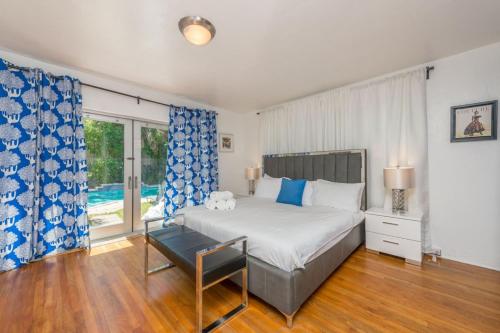 a bedroom with a large bed and a window at L'Etoile Apartments Part of the Oasis Casita Collection in Miami Beach