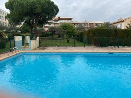 Beau studio proche mer, gare et commerces