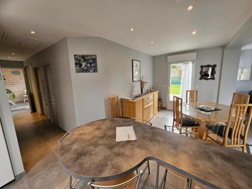 Ruang duduk di GitedesDalles 3 épis avec terrasse vue mer