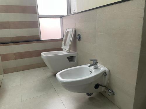 Ένα μπάνιο στο ROYAL NEST PREMIUM - Magarpatta City