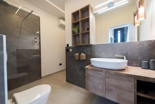 Bilik mandi di Villa Petrea