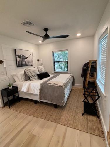 a bedroom with a bed and a ceiling fan at Cracker Cow Cottages - Cottage A in Fort Myers