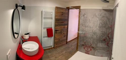 a bathroom with a red toilet and a shower at lo Miete di Nonni in Champoluc