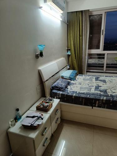 Postel nebo postele na pokoji v ubytování Royal Nest 3BHK Suites