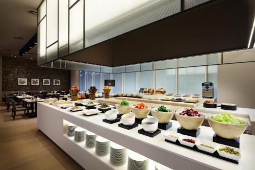 Makanan di atau berdekatan hotel